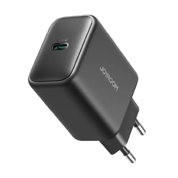 صورة شاحن GaN فائق السرعة USB-C بقدرة 45 واط طراز JR-TCG13 من جوي روم